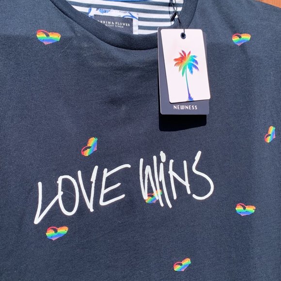 NWT Denim & Flower Ricky Singh Hope T Shirt Gay Pride Rainbows Hearts Size M NWT - Picture 3 of 13